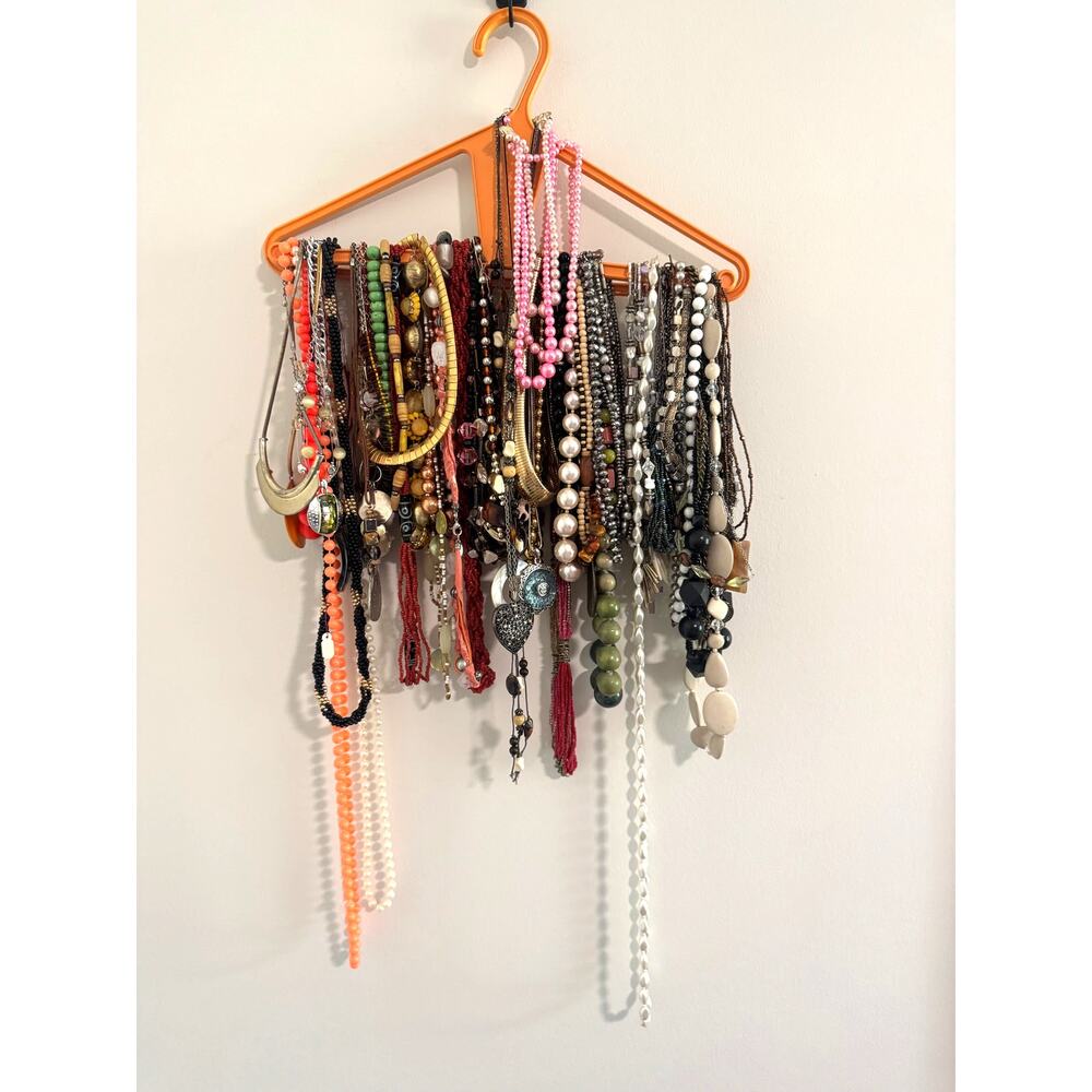 Over‎ 6 Lbs Vintage And Costume Necklaces Multi Color Beaded Statement Lot